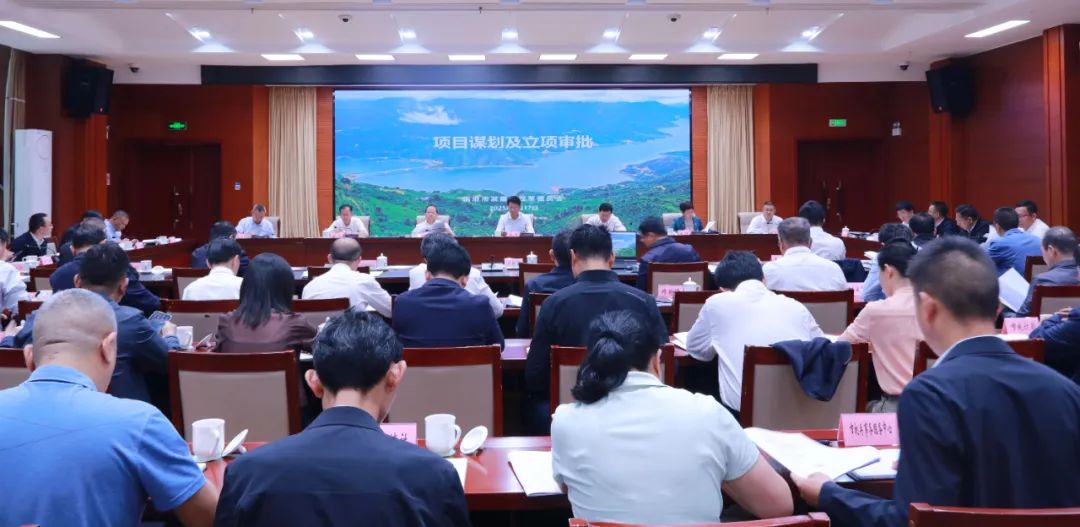 第五届市人民政府召开第68次常务会议