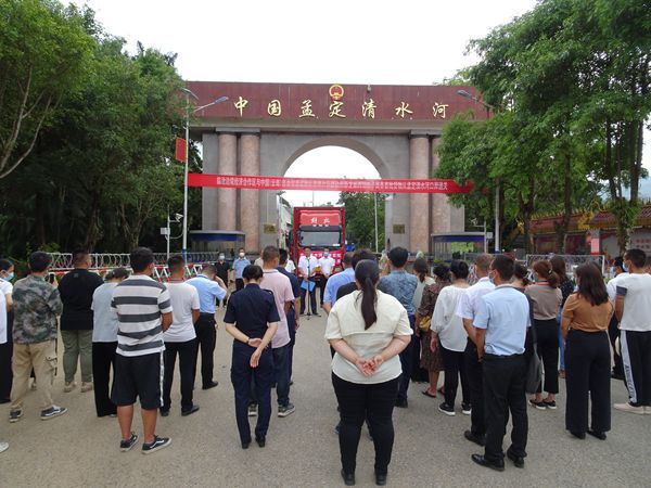 首批跨境电商货物出关