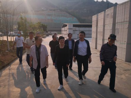 实地查看临沧市中泰轻型建材有限责任公司年产10万立方高强度加气混凝土砌块轻型建材生产线