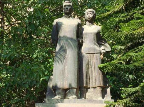 李国柱、吴澄雕像