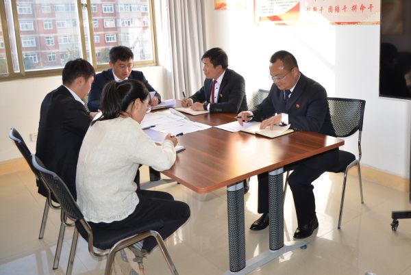 图十：新当选的总支委员召开第一次会议