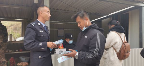 2021年1月22日边境疫情防控一线：宣传慰问双同行-火烧桥卡点宣传