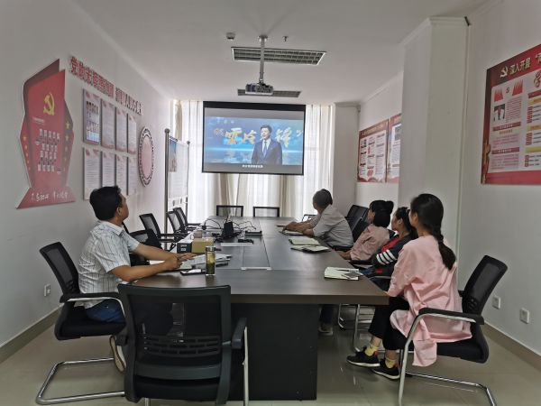 2020年5月15日，市外办组织全办党员干部、发展对象和入党积极分子收看“云岭先锋”夜校第36期