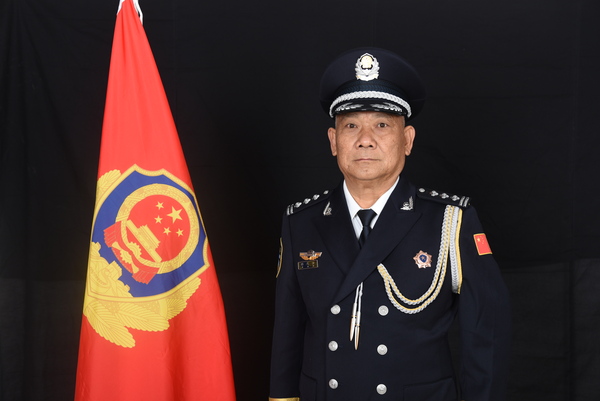 穆志汝警礼服照2.jpg