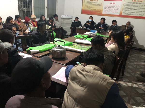 图为 联合贺派派出所召开群众会